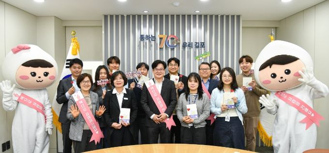 공직자 책선물 모습