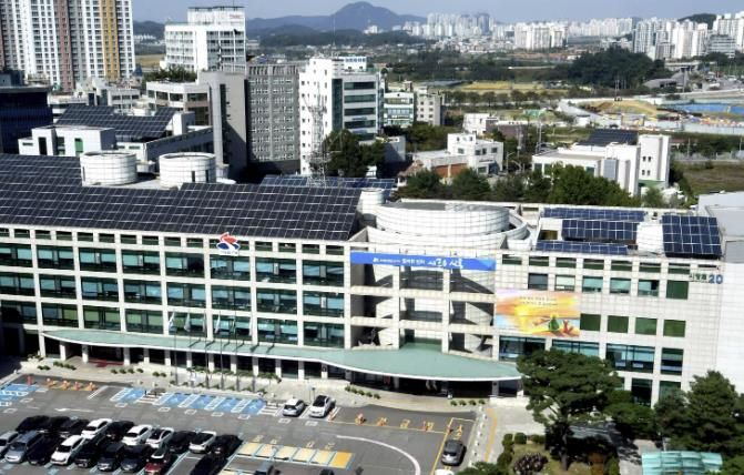 시흥시청 옥상에 설치한 시흥시민햇빛발전소
