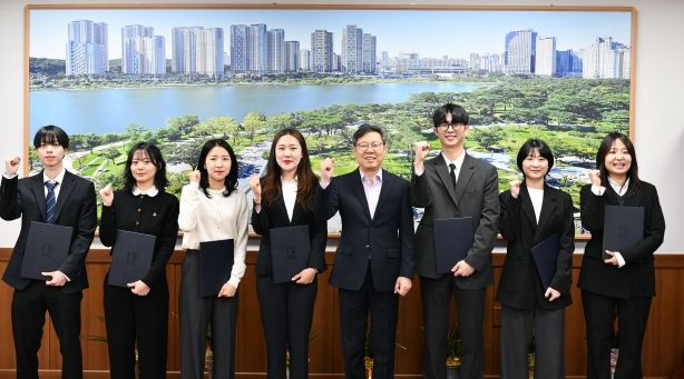 박사승 영통구청장, 신규 공직자에게 임용장 수여