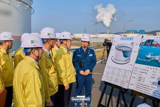 이재명 대통령, 석유공사 비축기지 현장 방문
