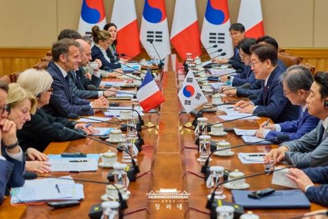 이재명 대통령, 에마뉘엘 마크롱 프랑스 대통령과 정상회담