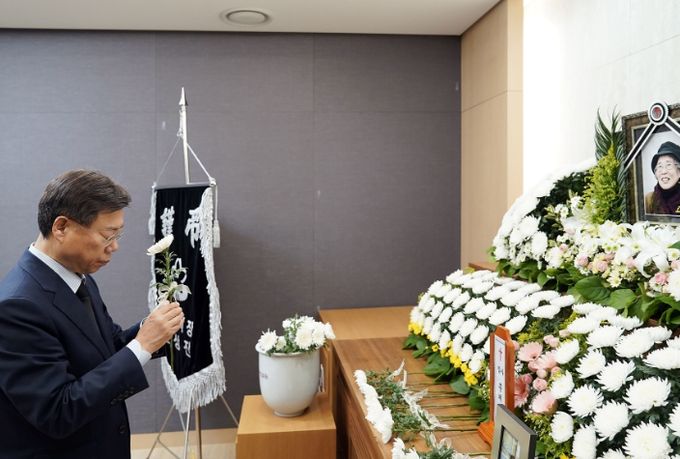 신상진 성남시장, 첫 유산 기부자 홍계향 할머니 빈소 찾아 추모