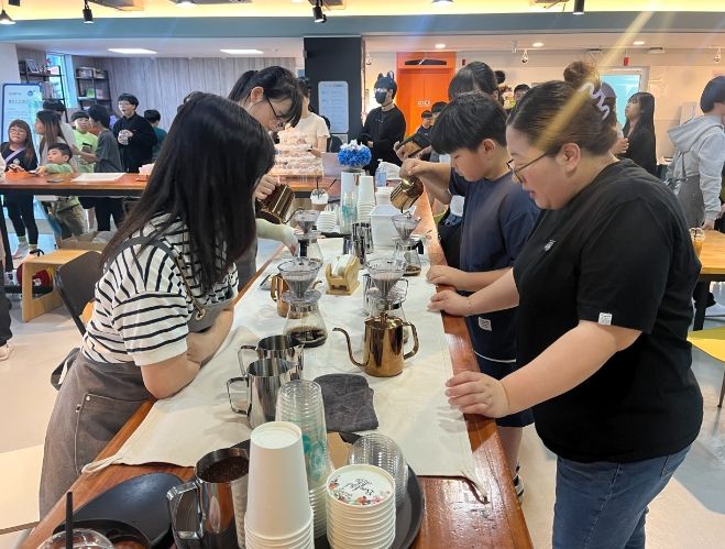 성남시청소년재단 은행동청소년문화의집, 지역주민을 위한 청소년 재능기부 카페 운영 성황리에 마쳐