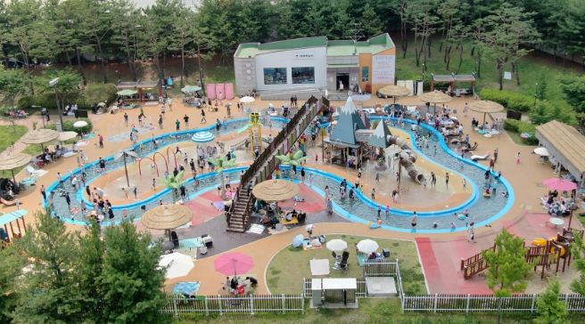 성남시 분당구 삼평동 화랑공원 물놀이장