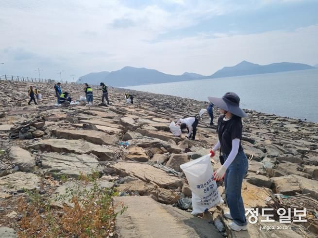군산시, 국제연안정화의날 기념 해양쓰레기 Clean 캠페인