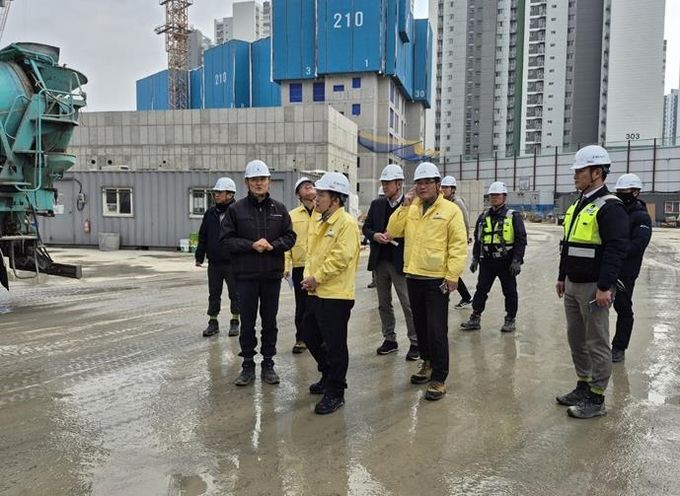 파주시, 해빙기 대비 아파트 건설 현장 안전 점검 실시