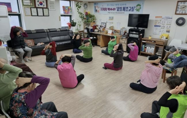 수원시 팔달구 화서2동 지역사회보장협의체, 경로당으로 찾아간 '꽃뫼 체조교실' 건강을 향한 기분 좋은 한걸음