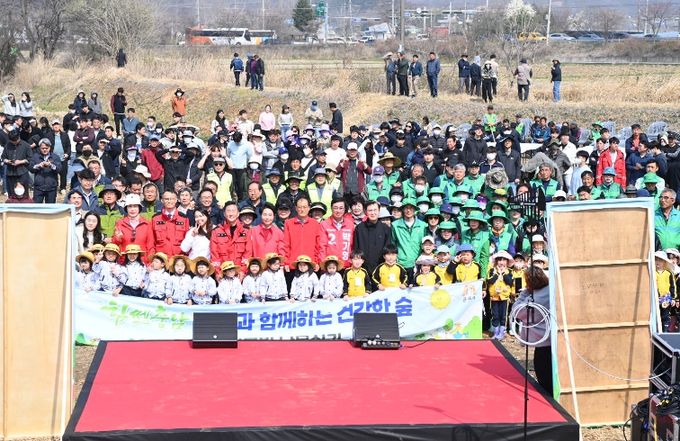 공주역 인근서 식목일 나무심기 행사